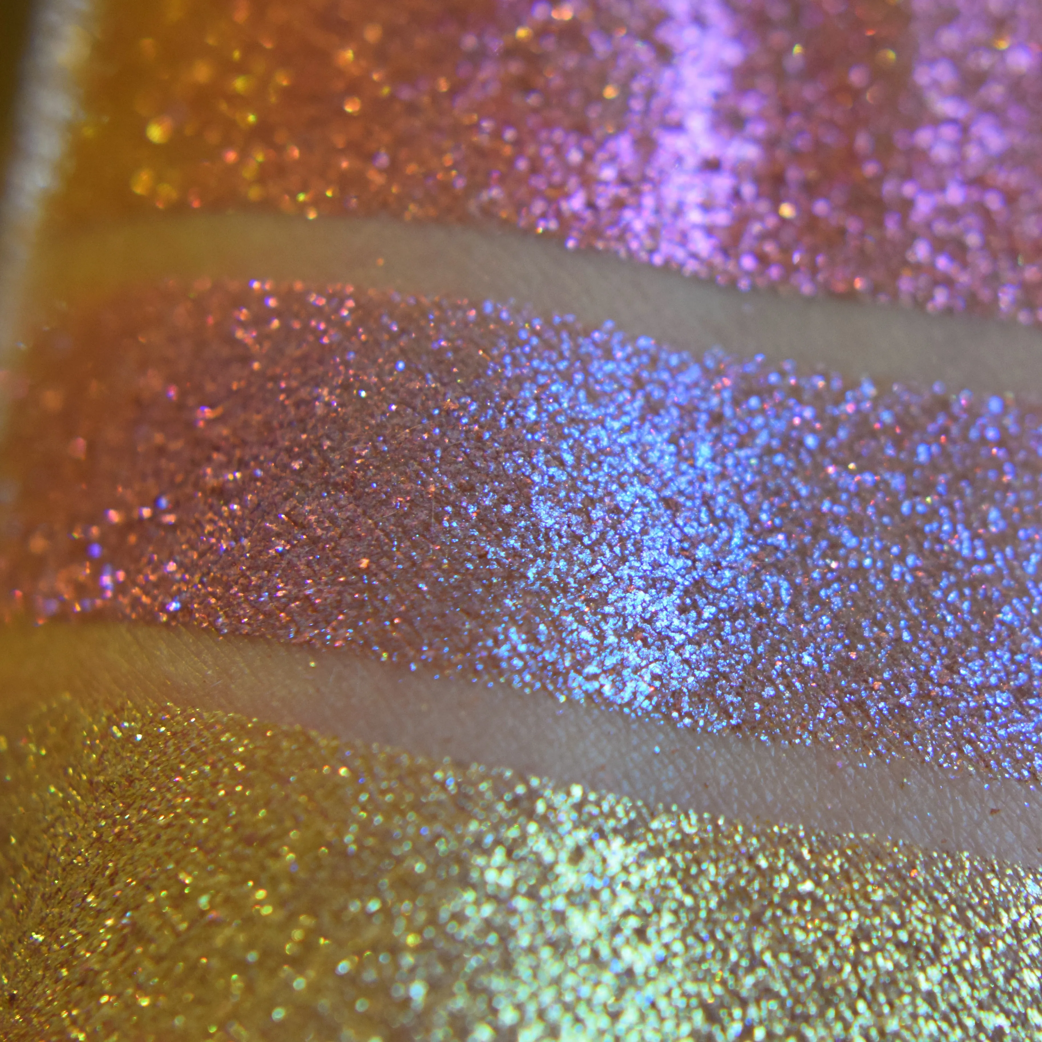 FOR ALL ETERNITY  - chromatic eyeshadow topper