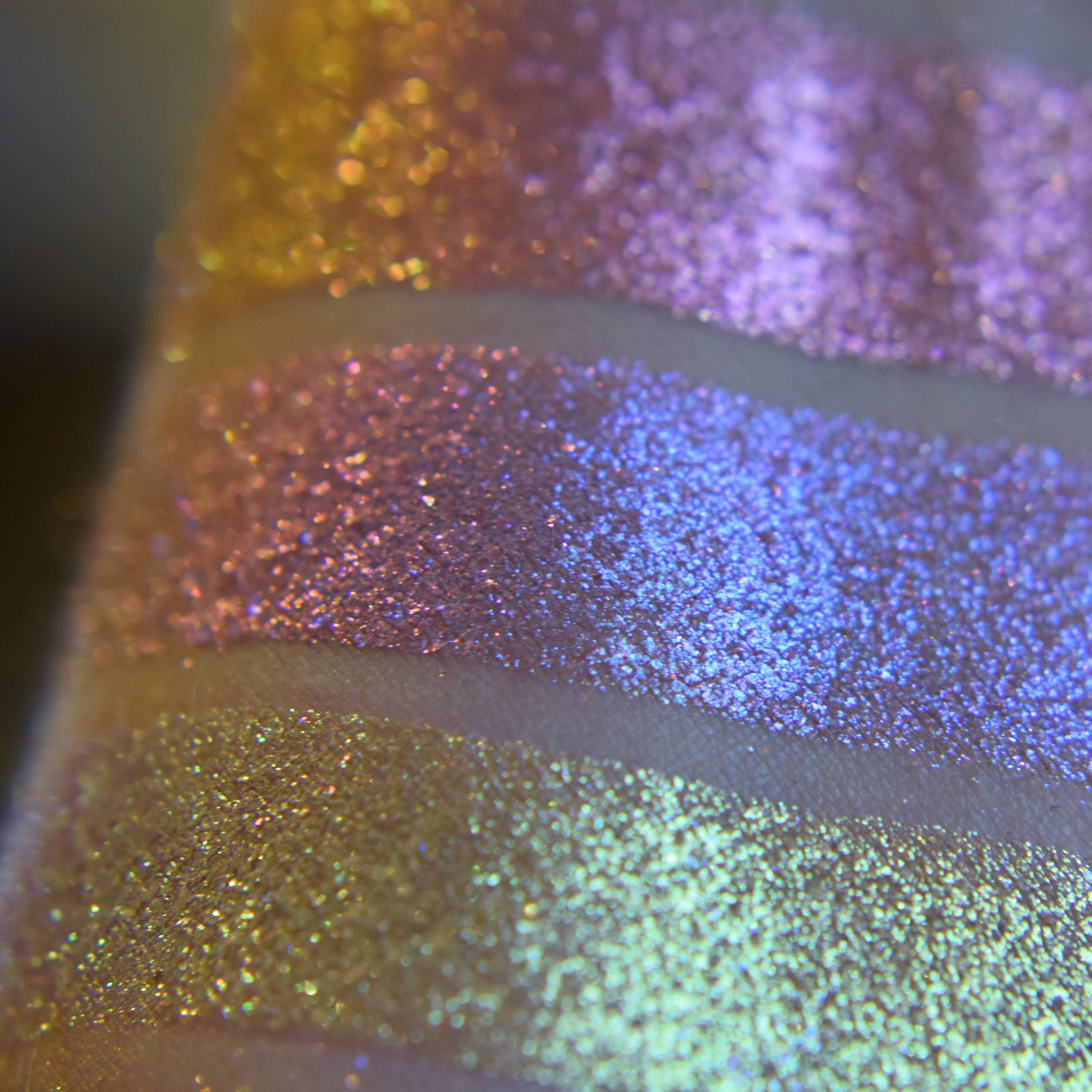 FOR ALL ETERNITY  - chromatic eyeshadow topper