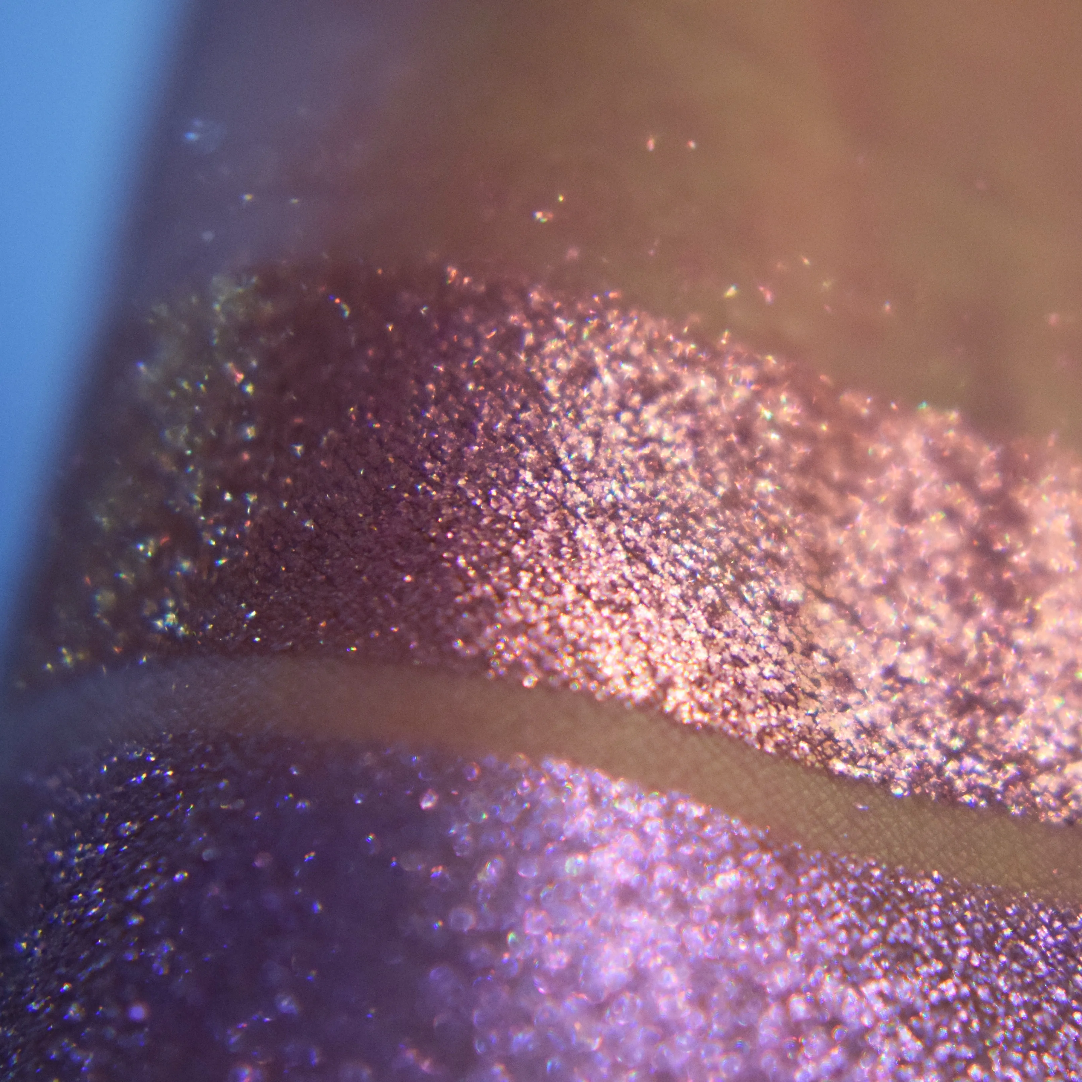 GODDESS OF THE LOOM  - chromatic eyeshadow topper
