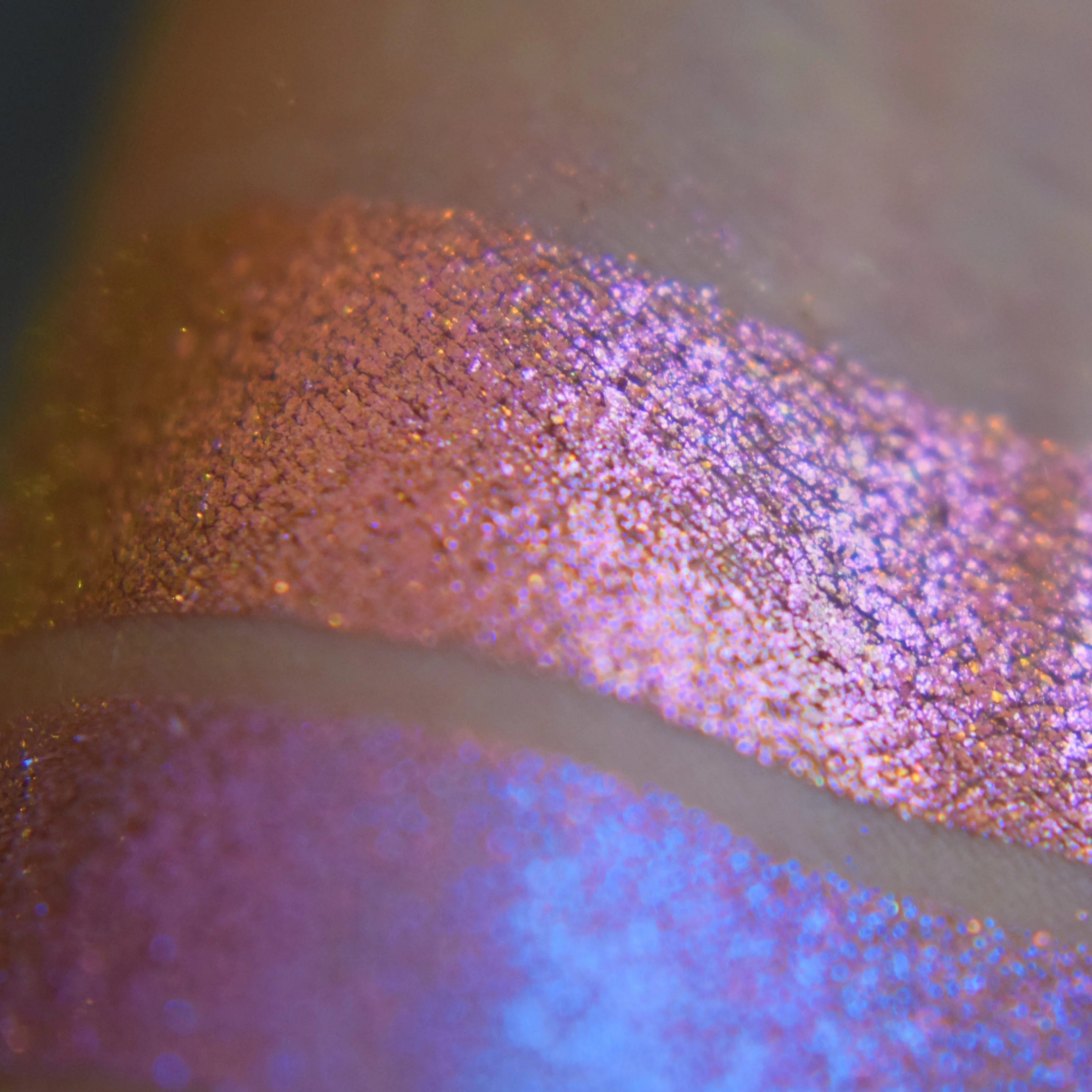GODDESS OF THE LOOM  - chromatic eyeshadow topper