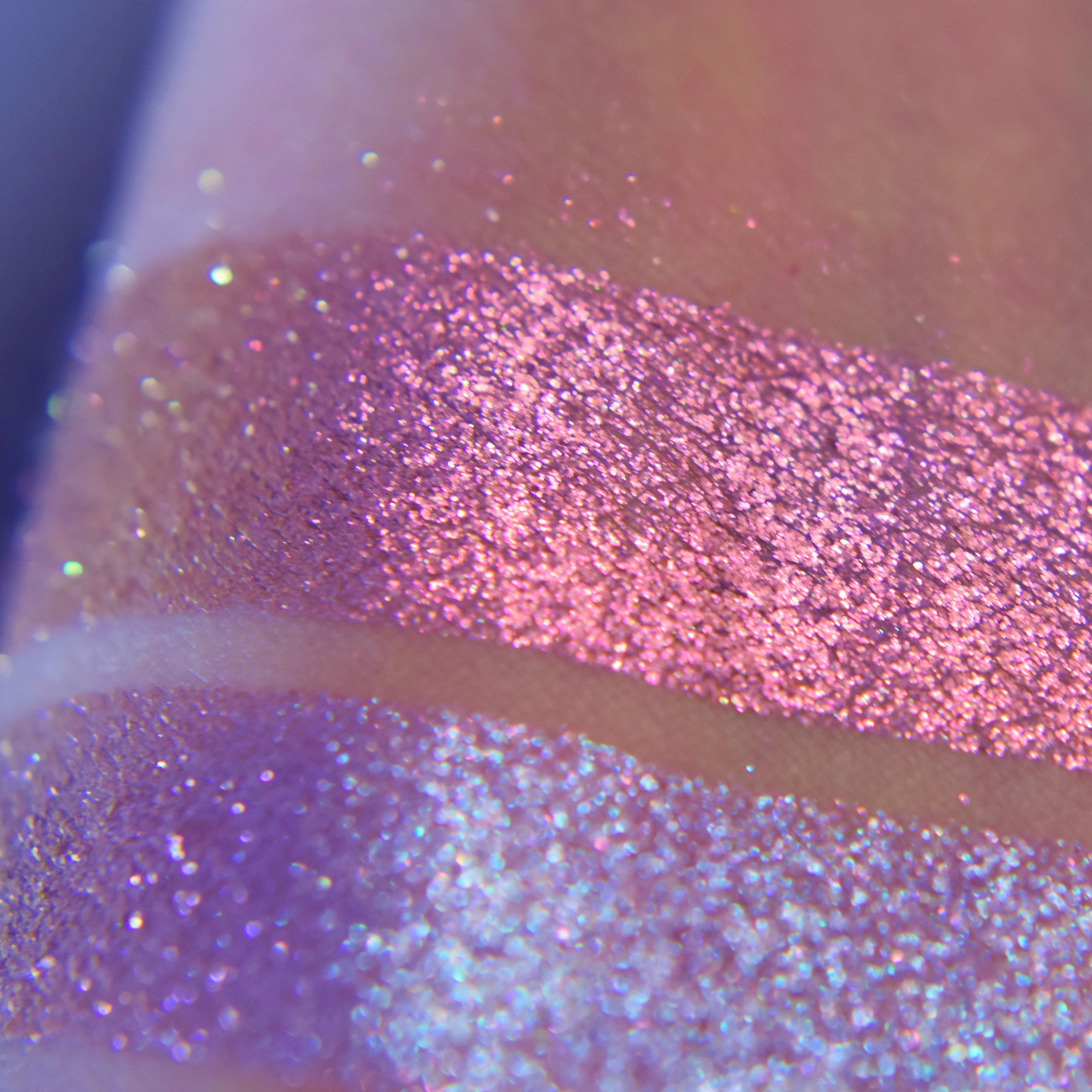 GODDESS OF THE LOOM  - chromatic eyeshadow topper