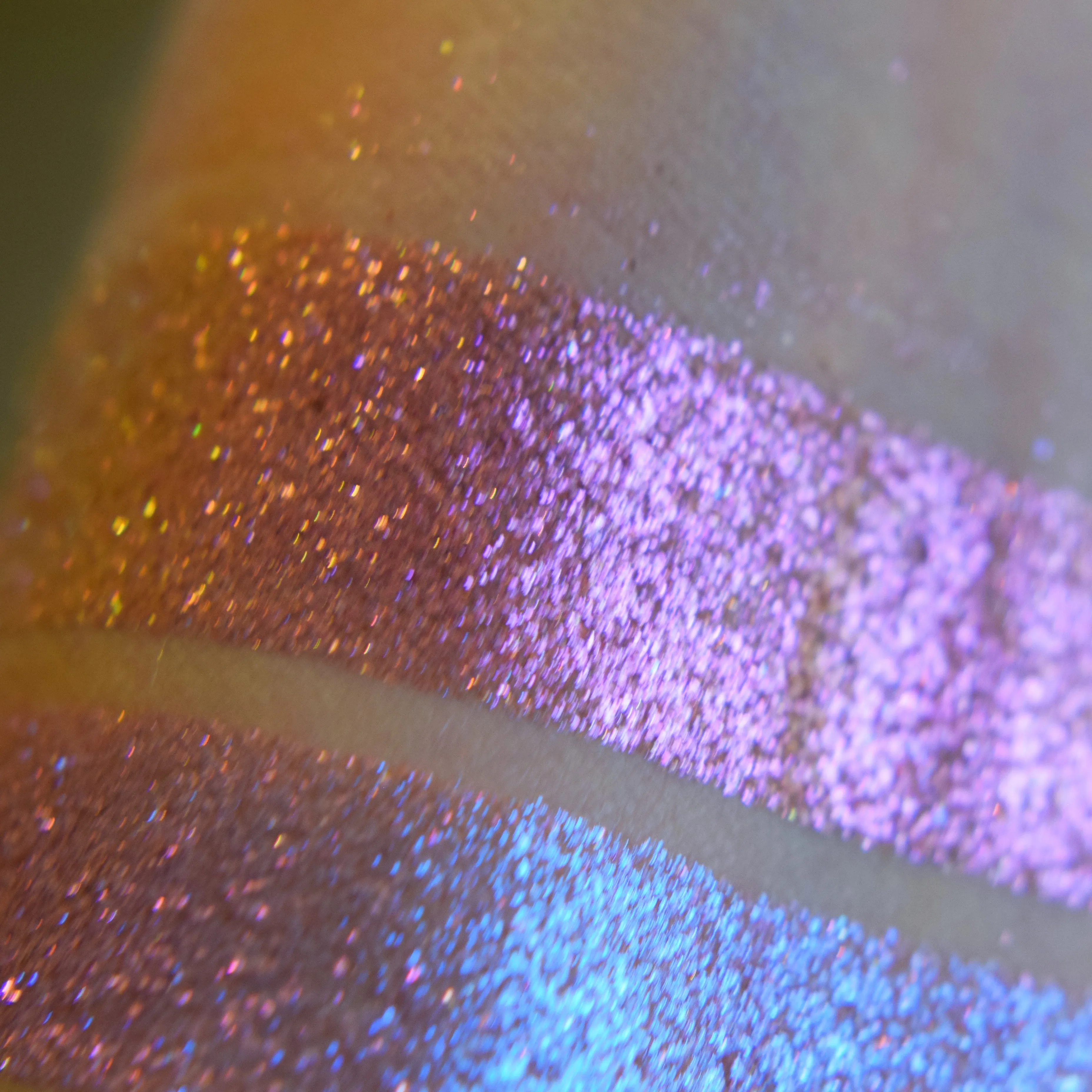 GODDESS OF THE LOOM  - chromatic eyeshadow topper