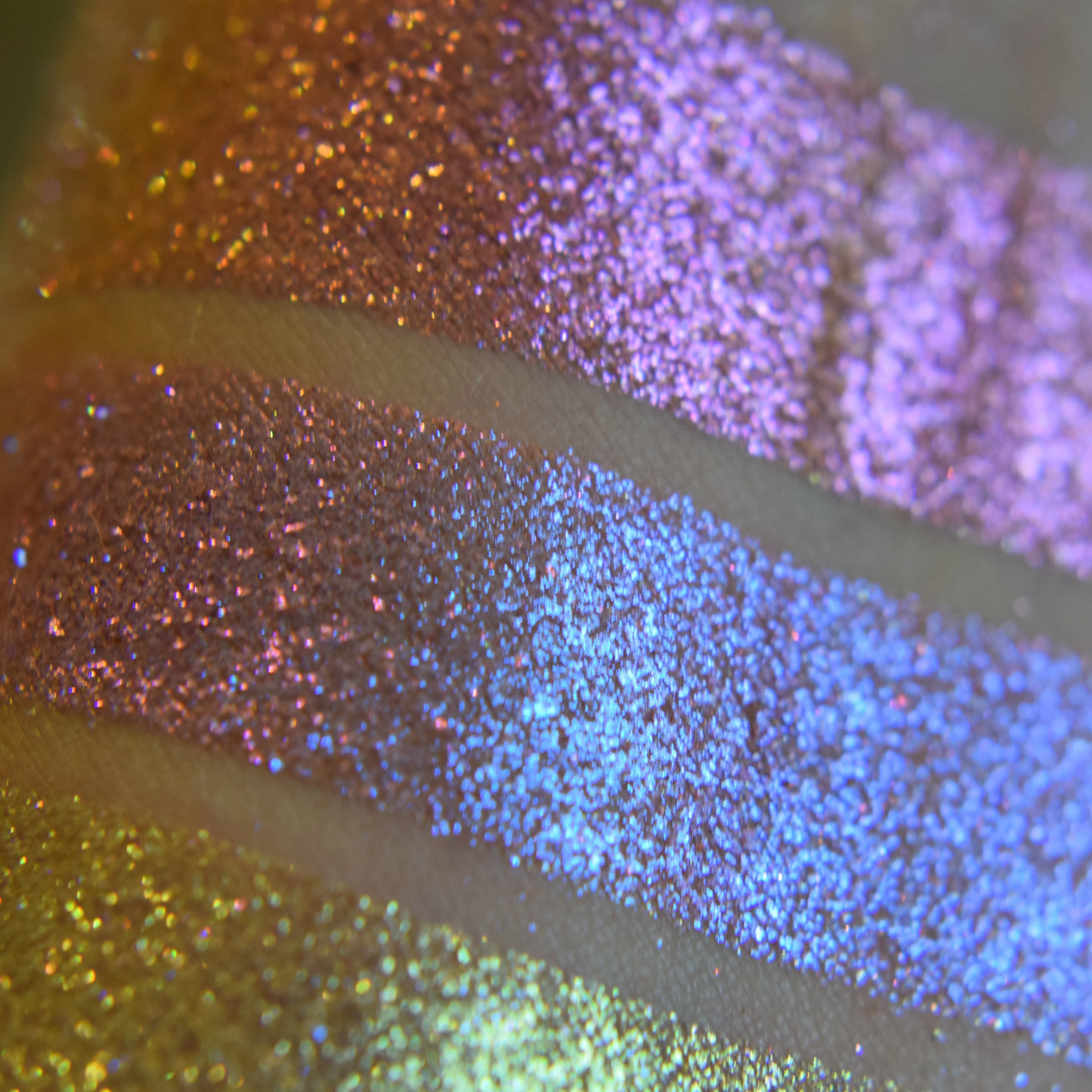 GODDESS OF THE LOOM  - chromatic eyeshadow topper