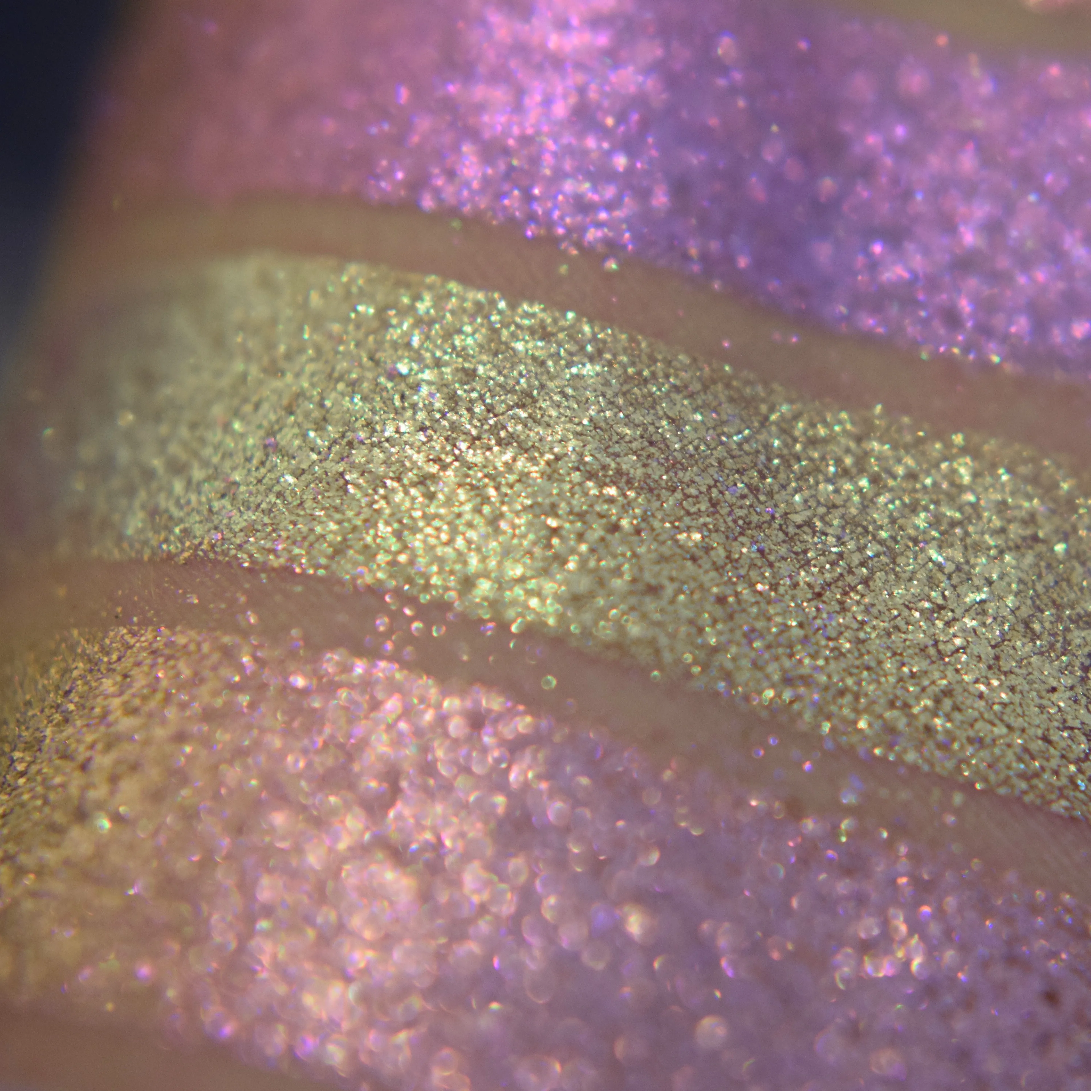 THREADS OF GOLD  - chromatic eyeshadow topper
