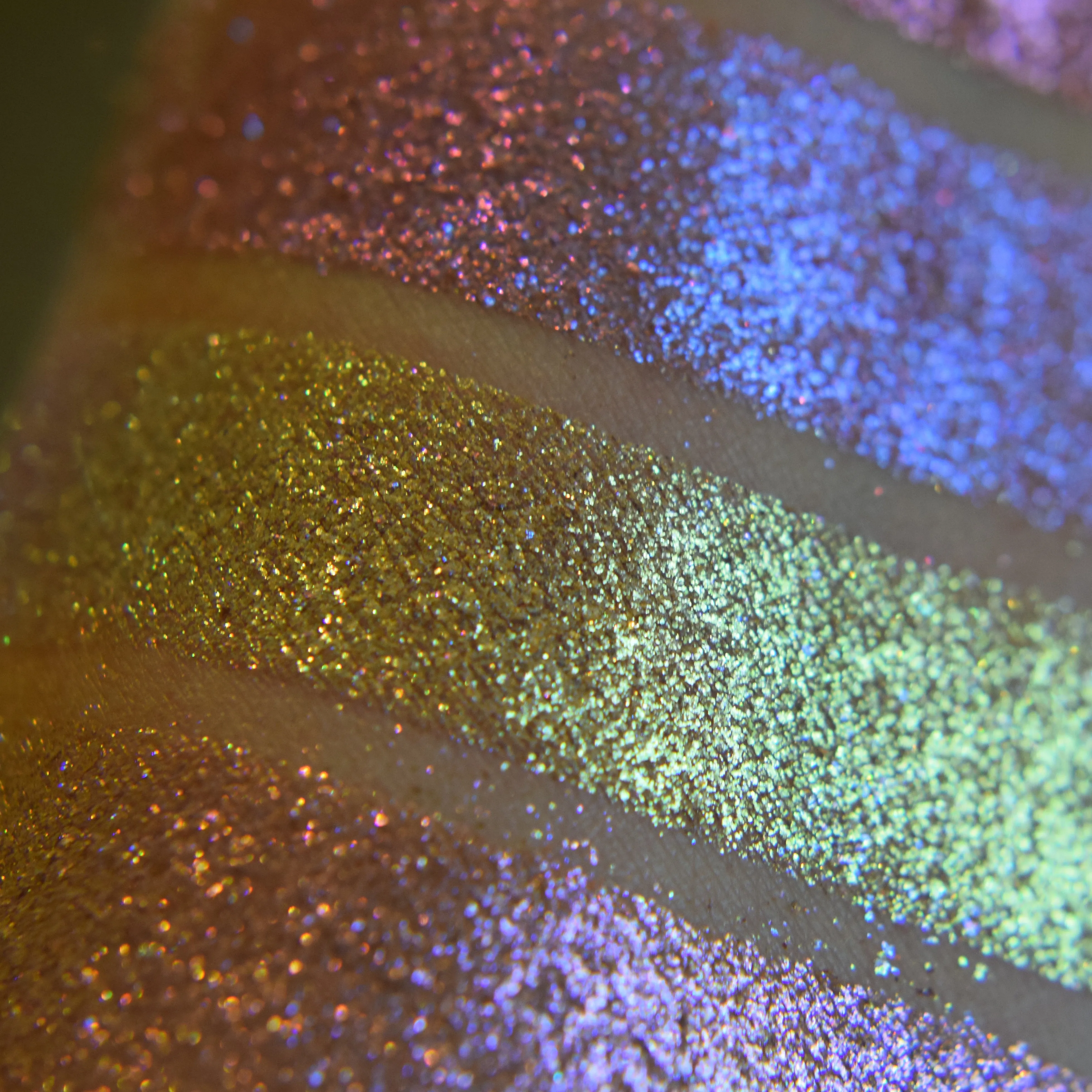 THREADS OF GOLD  - chromatic eyeshadow topper