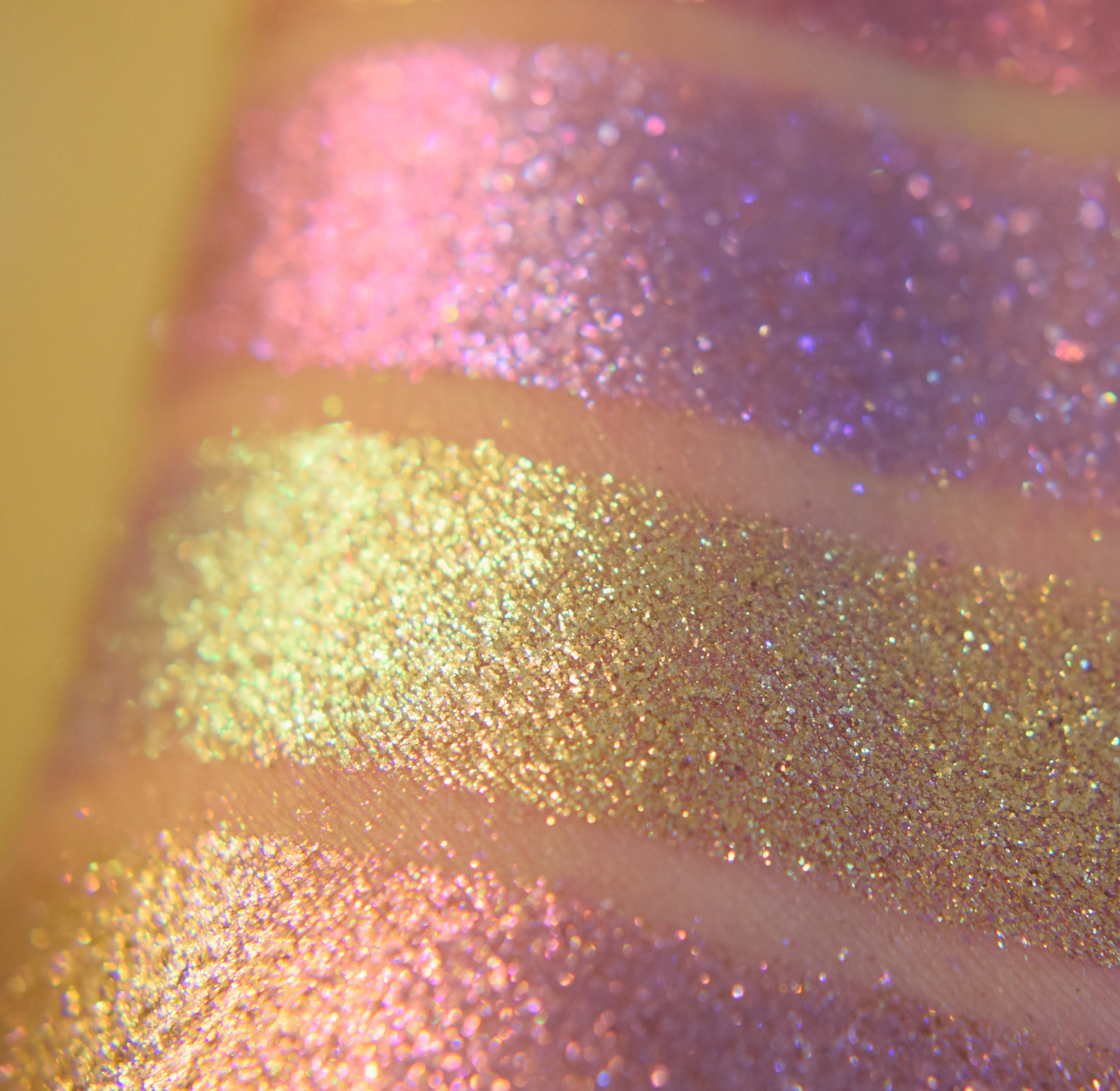 THREADS OF GOLD  - chromatic eyeshadow topper