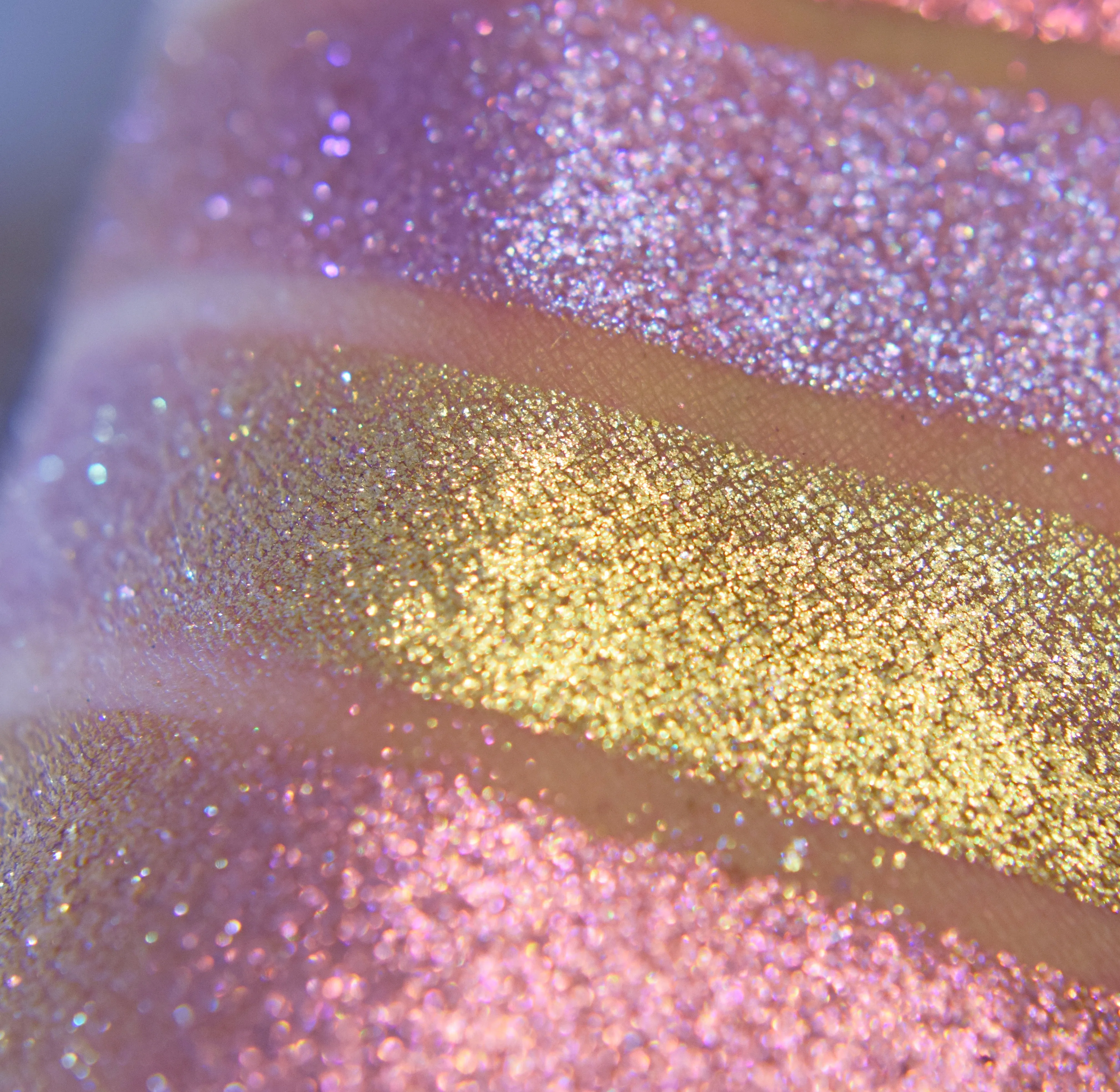 THREADS OF GOLD  - chromatic eyeshadow topper
