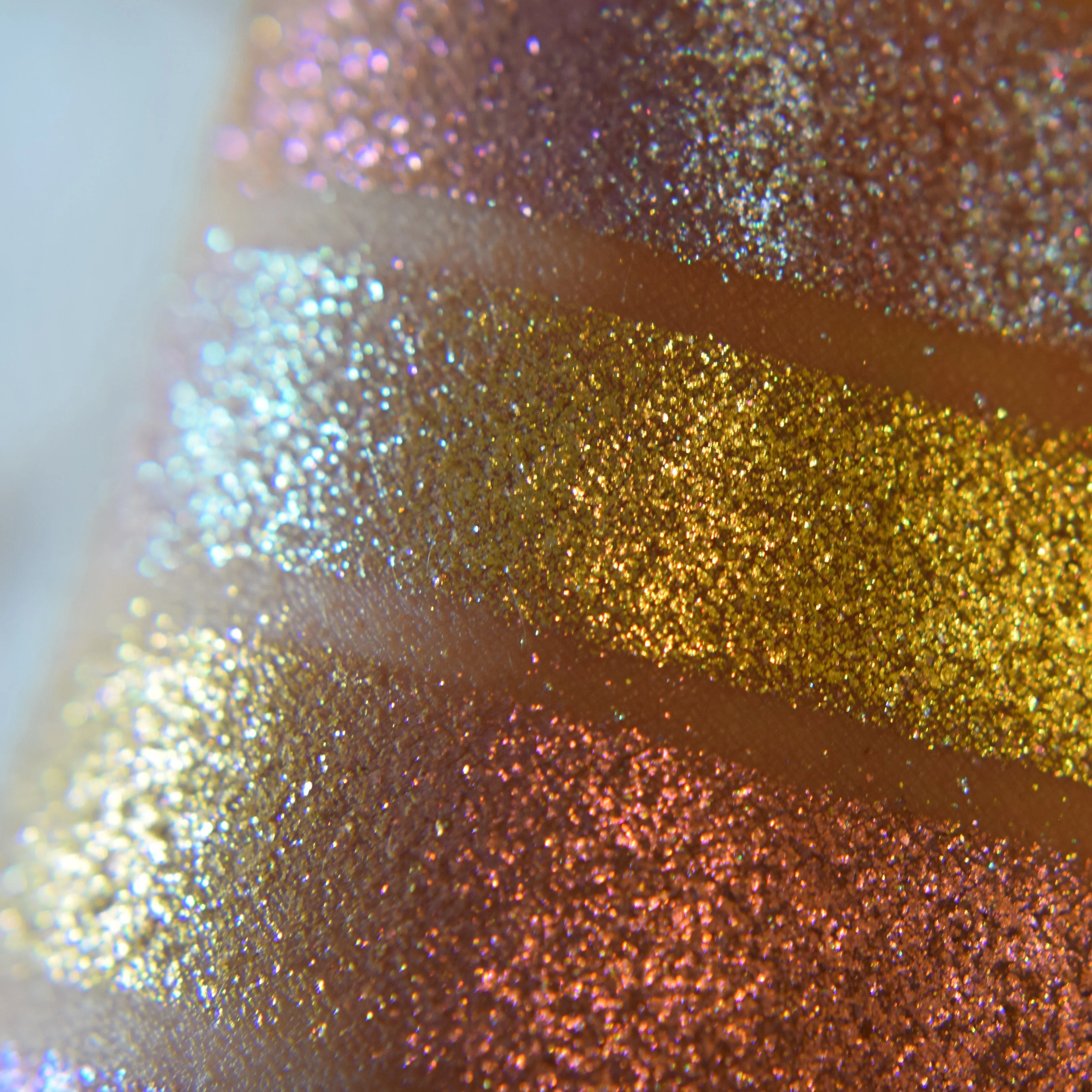 THREADS OF GOLD  - chromatic eyeshadow topper